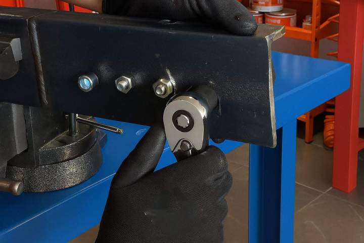 Stubborn Bolts ? We Remove Them.