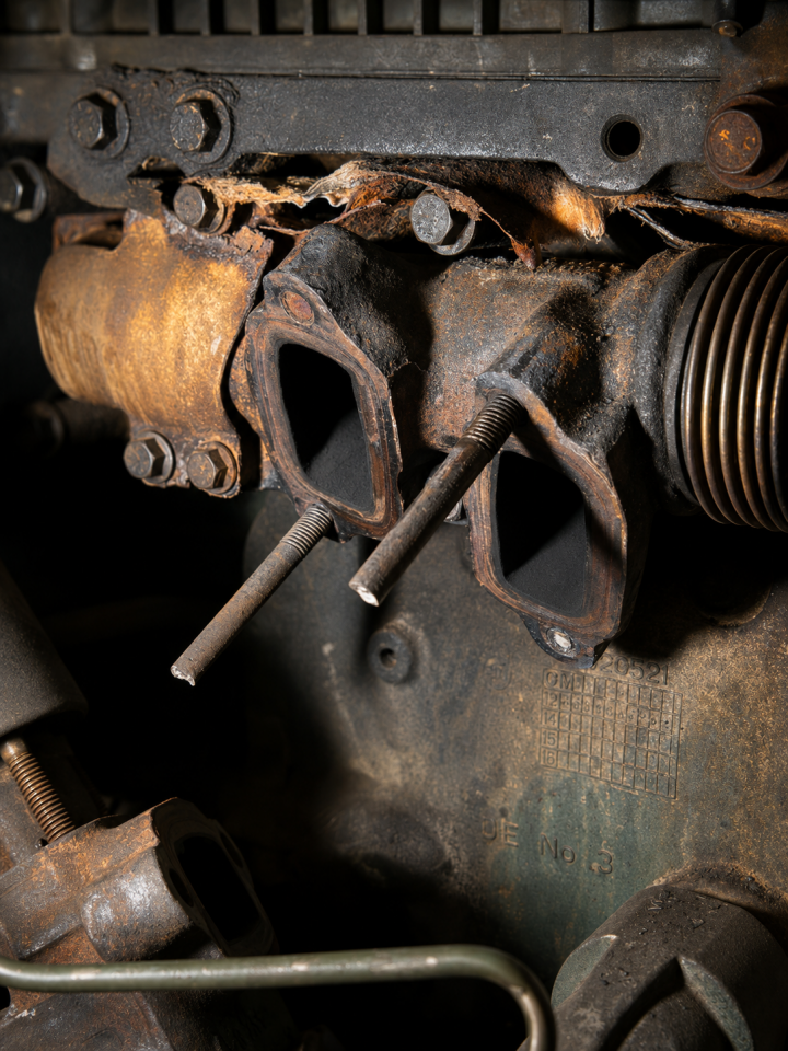 Rusty Exhaust Manifold Macro